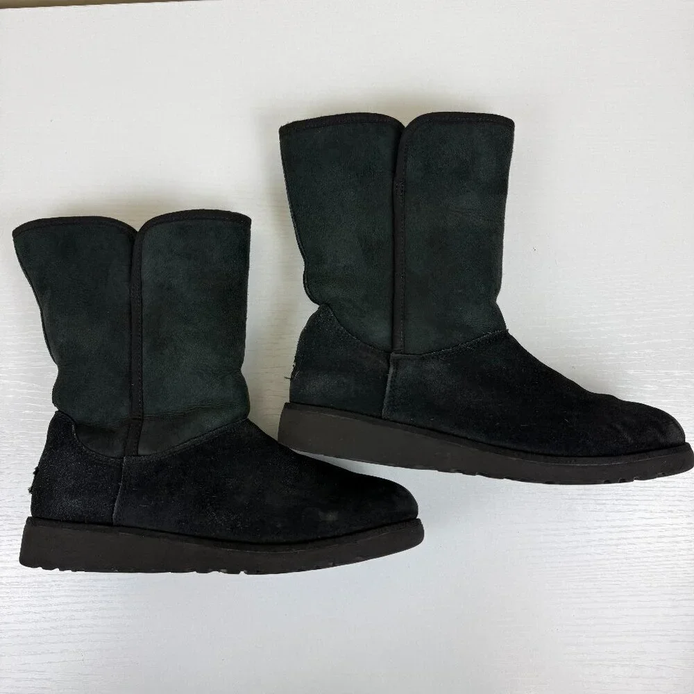 EUC UGG Alexey II Black Suede Kids Boots S/N 1017299K